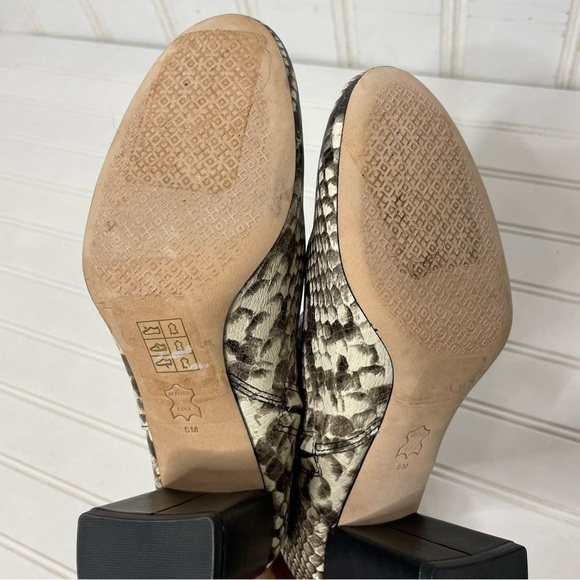 Tory Burch Brooke Bootie in Stamped Snake Print Size 5 374 - Picture 9 of 9